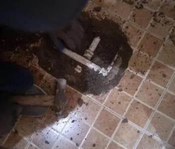 龙胜卫生间漏水维修公司为您分享下卫生间渗水如何处理及注意事项
